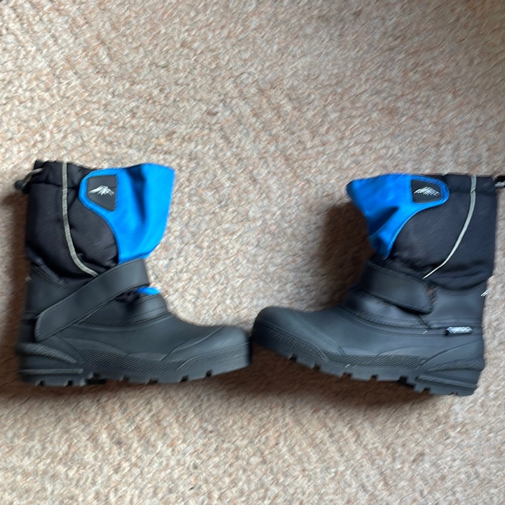 Tundra snow boots young boys 4